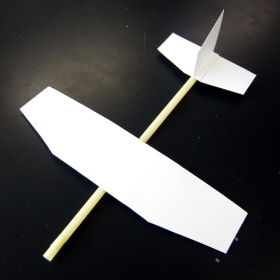 よく 飛ぶ 紙 飛行機 の 作り方
